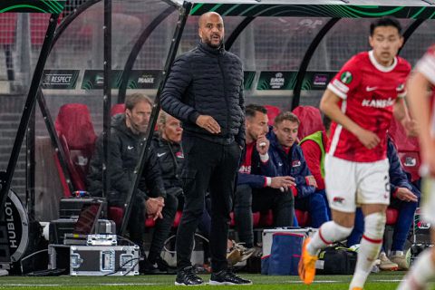 Stand Eredivisie op basis van tieners speelminuten geven: AZ kampioen