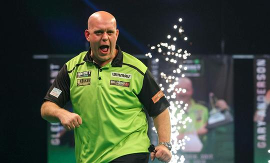 Michael van Gerwen daagt Dimitri Van den Bergh uit: 'Dimi is een beetje een gekkie'