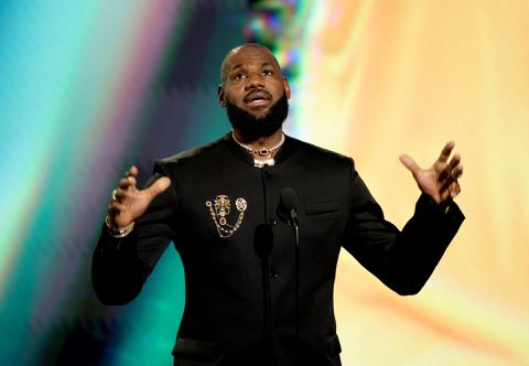 Basketbalkoning LeBron James gaat gewoon door: 'Gelukkig voor jullie is die dag niet gekomen'