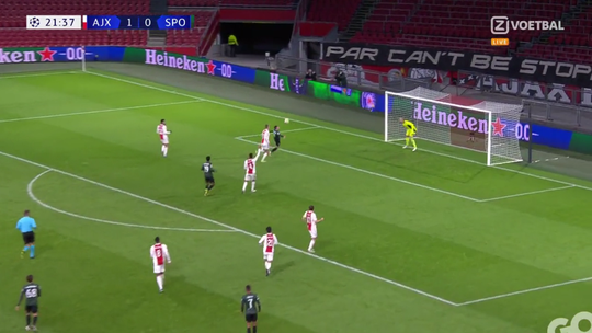 🎥 | Perr Schuurs verliest tegenstander uit het oog: Sporting weer naast Ajax