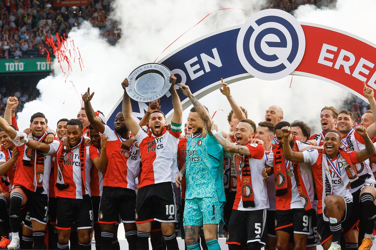 Kampioenskorting! Feyenoord-fans laten tattoo zetten voor 19,08 euro