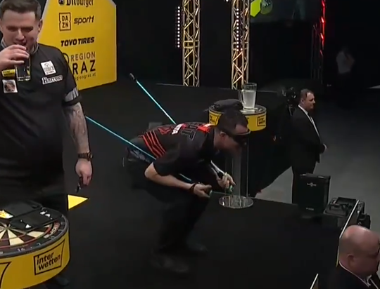 🎥 😂 | Bekijk de geniale opkomst van Damon Heta bij de Euro Tour in Oostenrijk