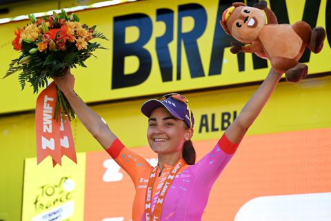 Tour de Femmes: Ricarda Bauernfeind wil geen massasprint en soleert in haar uppie naar de winst