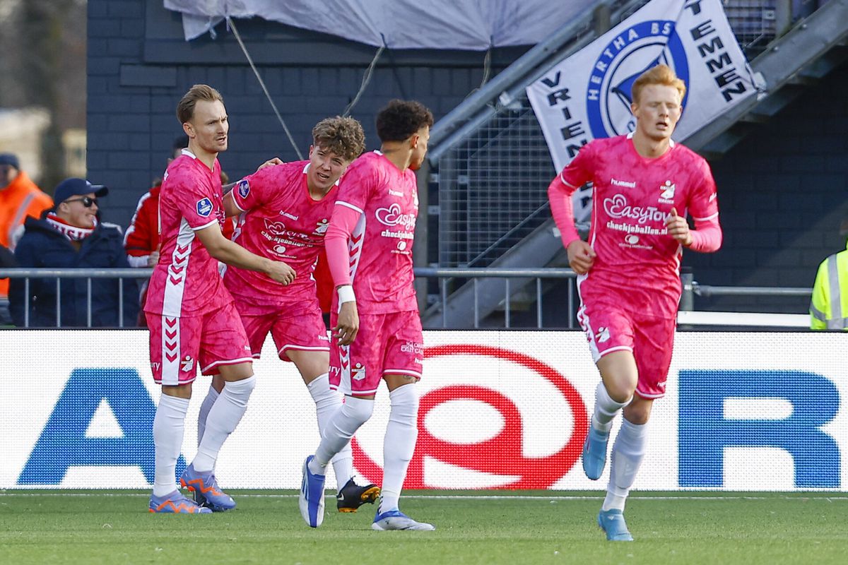 Romeny redt punt voor roze Emmen tegen Go Ahead