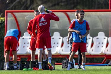 NOS: 'Ajax heeft de spelers die positief zijn getest terug laten vliegen naar Nederland'