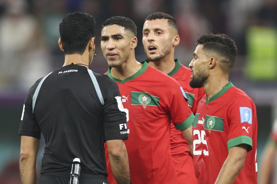 'Boze Hakimi gaat tekeer tegen FIFA-baas Infantino in catacomben na afloop van de wedstrijd'