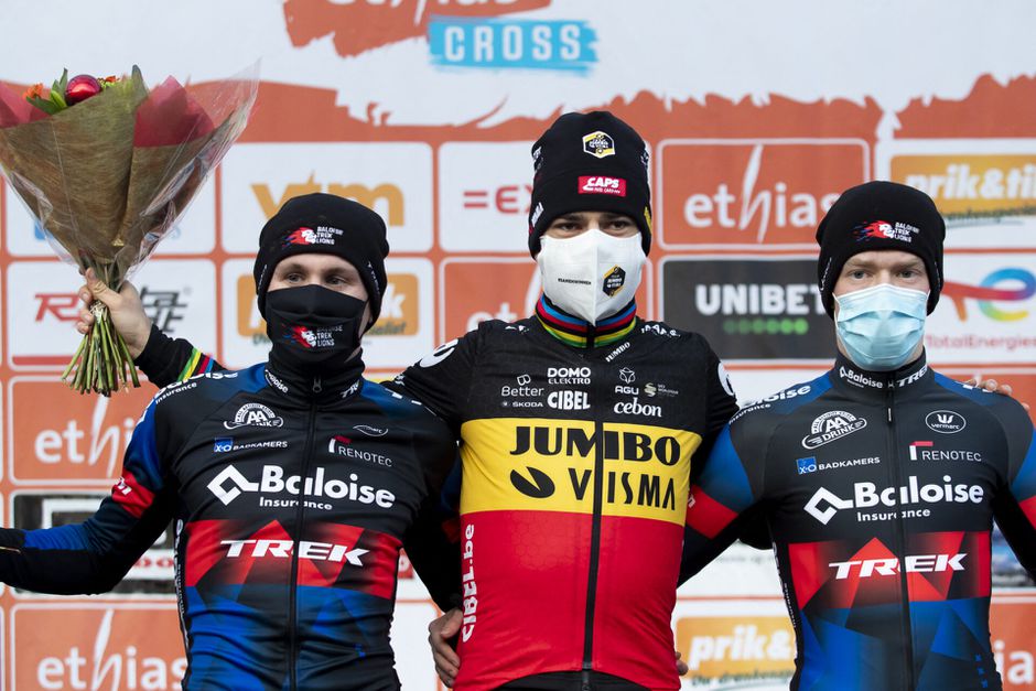 Wout van Aert verpulvert concurrentie bij Ethias Cross in Essen