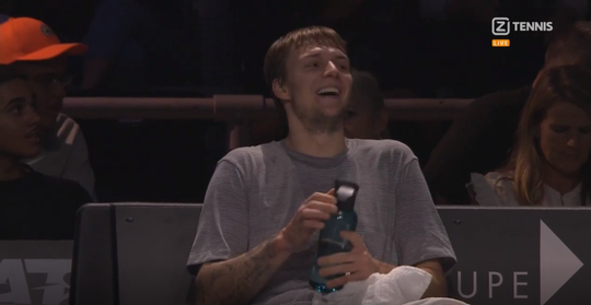 🎥​​😂​| Heel bijzonder: tennisser gaat stuk omdat hij (terecht) wordt uitgefloten