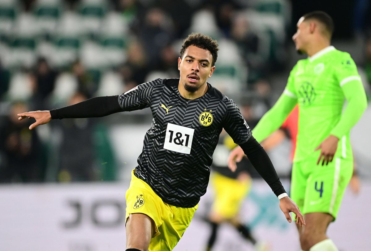 Bundesliga: Dortmund wint bij Wolfsburg, Wout Weghorst en Donyell Malen scoren