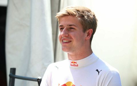 🎥​ | Waarom Red Bull F2-coureur Jüri Vips schorste: n-woord en 'roze is een gay kleur'