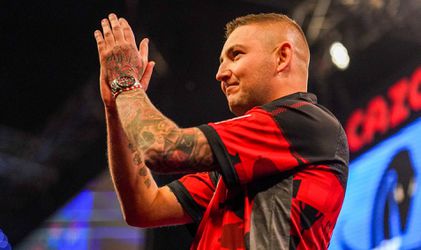 Check hier hoe laat halve finale World Matchplay begint