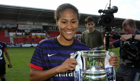 Ex-international van Engelse Lionesses: 'Ik deed me voor als jongen en noemde me Ray'