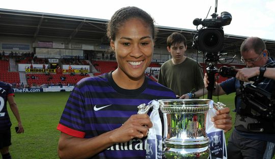 Ex-international van Engelse Lionesses: 'Ik deed me voor als jongen en noemde me Ray'