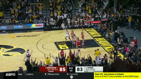 🎥 | College-basketbalster Clark beslist wedstrijd met déze briljante buzzerbeater