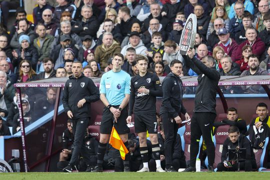 🎥 | David Brooks maakt na 1,5 jaar rentree in Premier League na gevecht tegen kanker