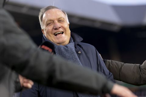 Gaat Dickie toch weer door? ADO wil verder met Advocaat