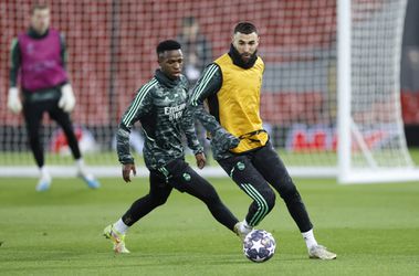 Op deze zender kijk je naar Liverpool - Real Madrid