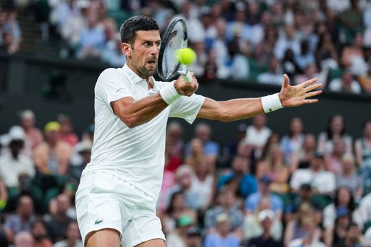Novak Djokovic surft door Wimbledon-gedrang heen: ook Stan Wawrinka een eitje