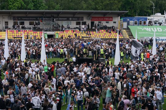 🎥 | Valse veldbestorming: Wiesbaden denkt te promoveren en dan gebeurt dit...