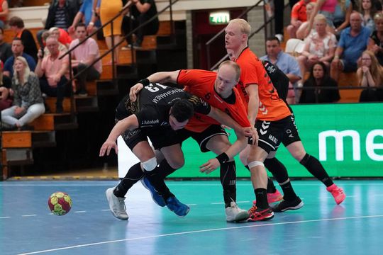 🎥 | Aalsmeerse handballers pakken voor eigen fans 4e landkampioenschap op rij