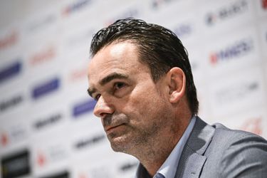 🎥 | Antwerp-supporters zingen Marc Overmars-liedje: 'Mag ik je foto, doe er ook een dickpic bij'