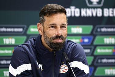 PSV-trainer Ruud van Nistelrooij verklapt alvast een opvallende keuze voor bekerfinale