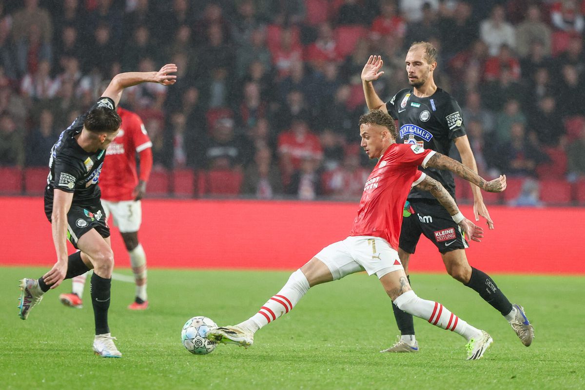 TV-gids: op deze zender kijk je LIVE naar de return tussen Sturm Graz en PSV