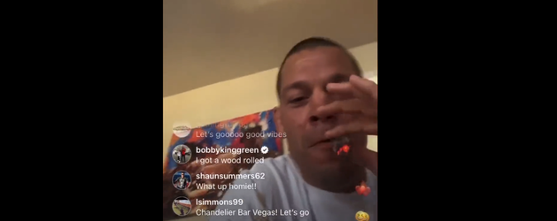 🎥​ | MMA-vechter Nate Diaz rookt jointje... met dopingcontroleur in zijn huiskamer!