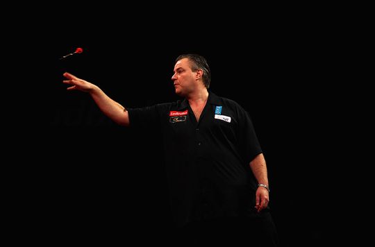 3-voudig wereldkampioen darts loopt Tourcard mis op PDC Q-School