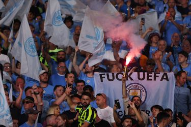 📸 | UEFA gaat opnieuw de fout in met fans bij Champions League-finale: 'Puinhoop en gevaarlijk'