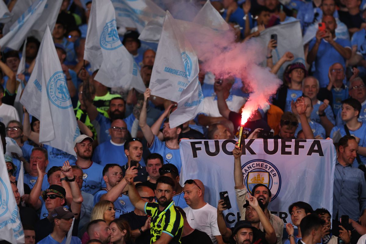 📸 | UEFA gaat opnieuw de fout in met fans bij Champions League-finale: 'Puinhoop en gevaarlijk'