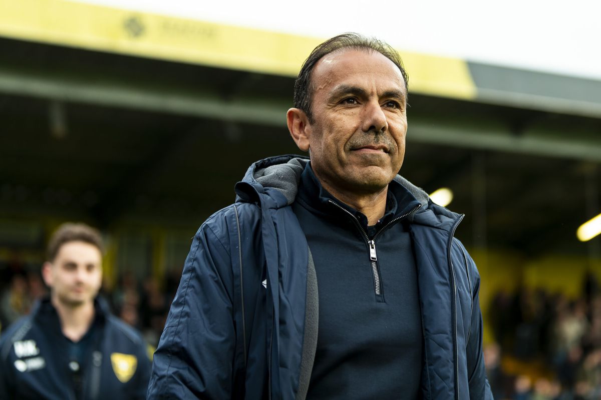 Trainer Jos Luhukay vertrekt bij VVV-Venlo