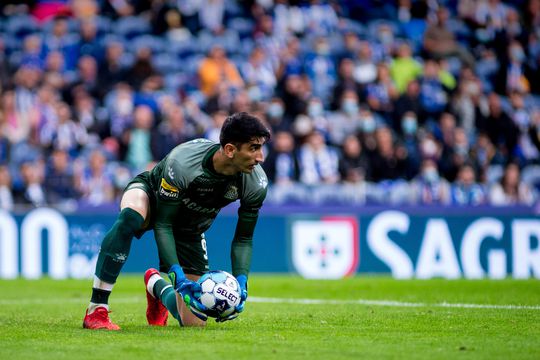 🎥 | Guinness Recordboek is er na 5 jaar meten uit: DIT is de langste uitworp op een voetbalveld ooit
