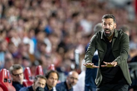 Ruud van Nistelrooij na spektakel tegen Monaco: 'Er zit enorm veel karakter in deze ploeg'