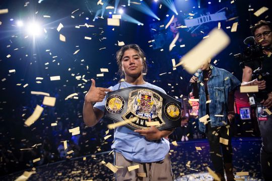 Toekomstig Olympisch goud? Nederlandse India Sardjoe (16) wint WK breakdance