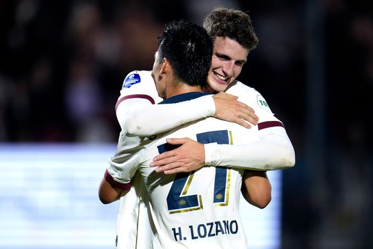 PSV blijft ongeslagen in Eredivisie: Hirving Lozano helpt met overklassen Almere City