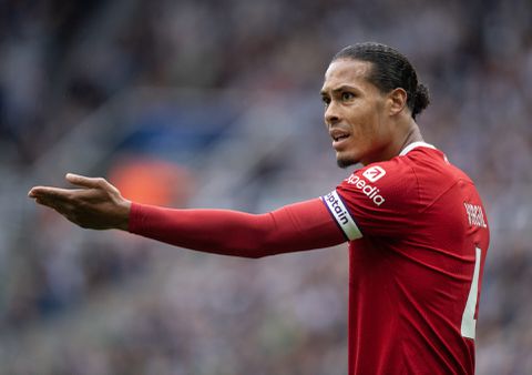 FA rekent zich rijk: Virgil van Dijk moet gigantische boete betalen na rode kaart
