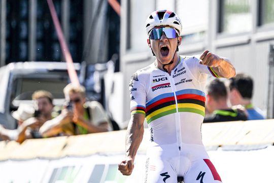 Die prijs had hij nog niet, Remco Evenepoel is voor het eerst Belgisch kampioen op de weg