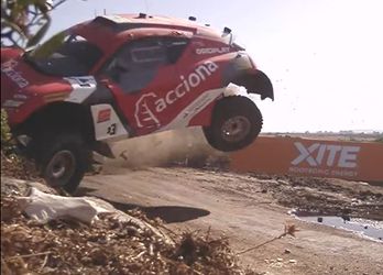 🎥 | Hevige crash voor Carlos Sainz sr. tijdens Extreme E-race