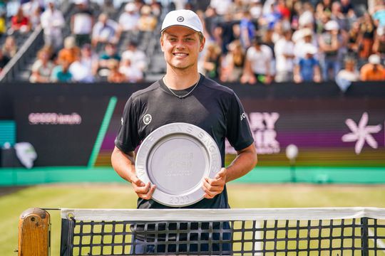 🎥​ | Sensatie! Tim van Rijthoven grijpt ATP-titel in Rosmalen na zege op wereldtopper Daniil Medvedev