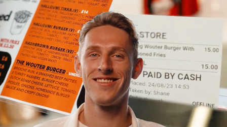 🎥 | Geweldige transferaankondiging van Stoke City: 'Mag ik een Wouter Burger, asjeblieft?'