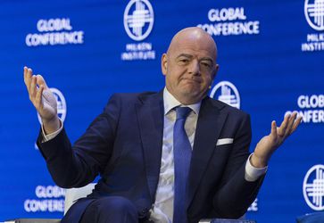 🎥 | FIFA-baas Gianni Infantino herhaalt: 'Geen 6000, maar slechts 3 arbeiders omgekomen in Qatar'