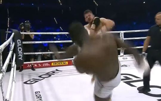 🎥​ | Winning Ghanees Boapeah laat GLORY-fans smullen met highkick knockdown en switch knie