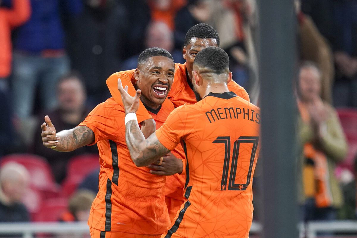 Steven Bergwijn glundert van oor tot oor: 'Overwinning, 2 goals, altijd lekker!'