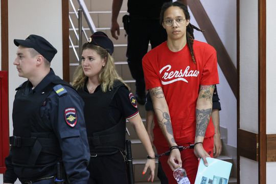 Gevangen Amerikaanse basketbalster bekent bezit cannabisolie in Rusland, maar 'niet met opzet'