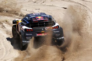 Tijdstraf Carlos Sainz tóch geschrapt na nieuw onderzoek in Dakar-crash met Nederlander
