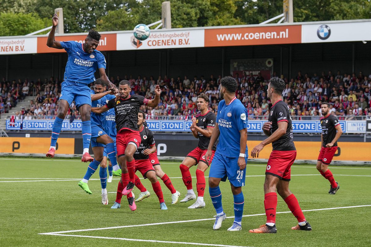 PSV spoelt Champions League-kater weg met 'champagne-uitslag' op Kralingen