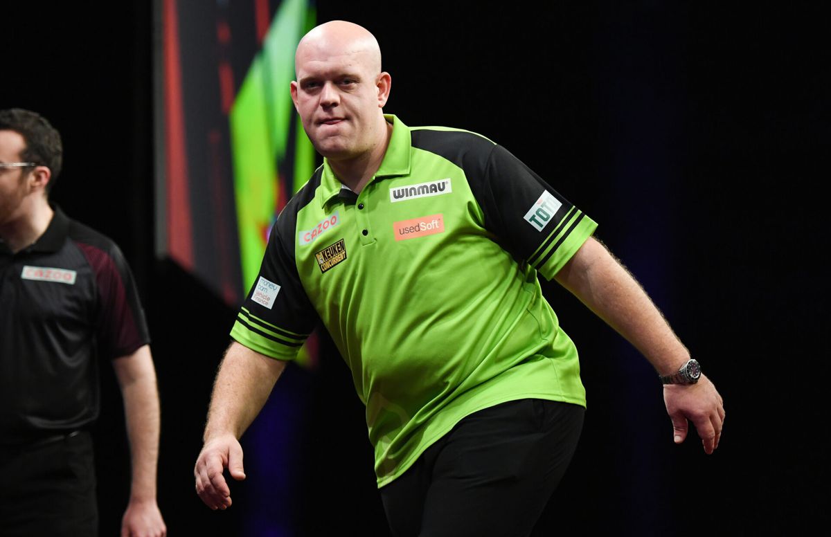 Wow! Van Gerwen krijgt flink op de kloten van Price in finale Premier League of Darts