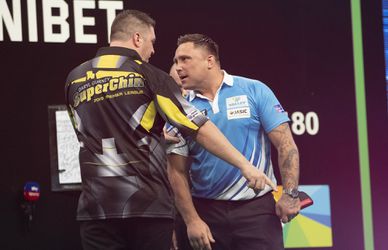 Beveiliging moest Price en Gurney uit elkaar trekken, Van Gerwen en Wright grappen er over (video's)