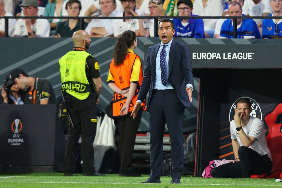 Oh no Gio! Van Bronckhorst verliest met Rangers finale Europa League van Frankfurt door pingels